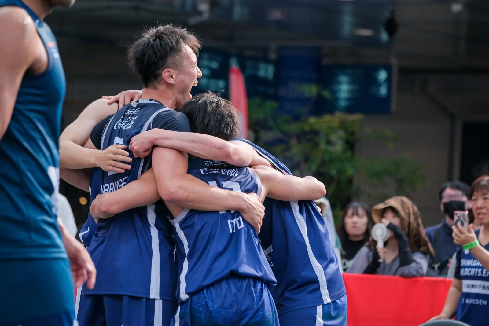 喜び合うWILDCATS.EXEの選手たち