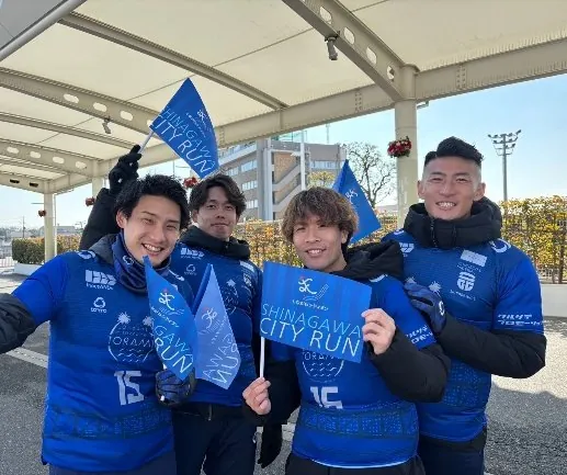 しながわシティランで応援する選手たち